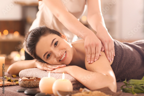 Young woman receiving massa...