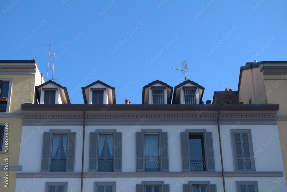 facade,window,huose,building,architecture,exterior,sky,blue