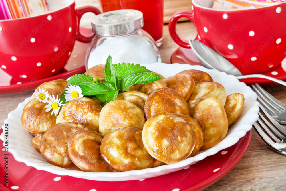 Kleine Pfannkuchen - Small Pancakes Stock-Foto | Adobe Stock