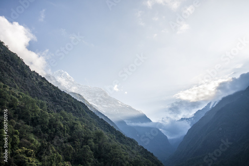 Himalaya Annapurna Sonnenstrahlen Wolken