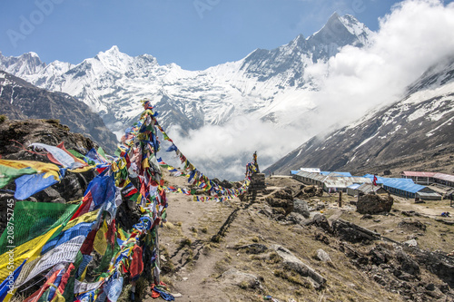 Himalaya Annapurna Sonnenstrahlen Berge Hiking Gebetsfahnen
