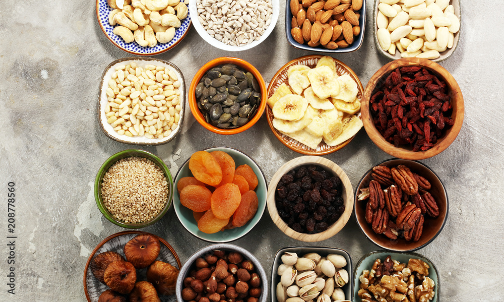 Composition with dried fruits and assorted healthy nuts Composition with dried fruits and assorted healthy nuts