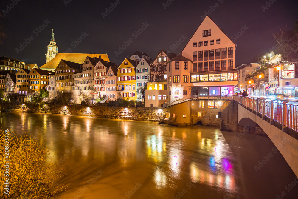 Neckarbrücke in Tübingen bei Nacht