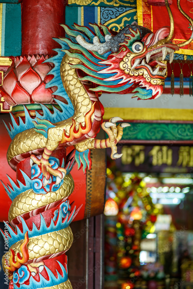 Lee Ti Miew temple Chinese shrines in Bangkok's Chinatown is the Li Thi Miew temple on Plabplachai Road, not far from Wat Kanikaphon. The temple features a large shed-like roof sheltering several shri