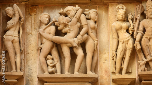 Templo Lakshmana,  Templos del Oeste en Khajuraho, India photo