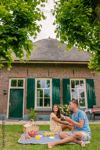 happy couple brekafast farmhouse Netherlands Holtne, couple brakfast garden farm photo