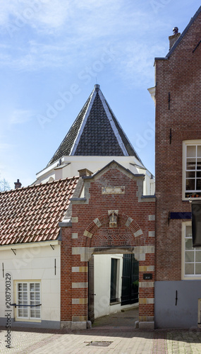 Gate to begijnhof, amsterdam