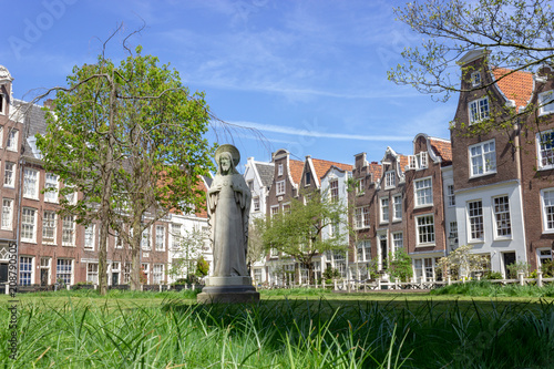 Canvas Print Jesus statue in begijnhof, beautiful secret spot in amsterdam