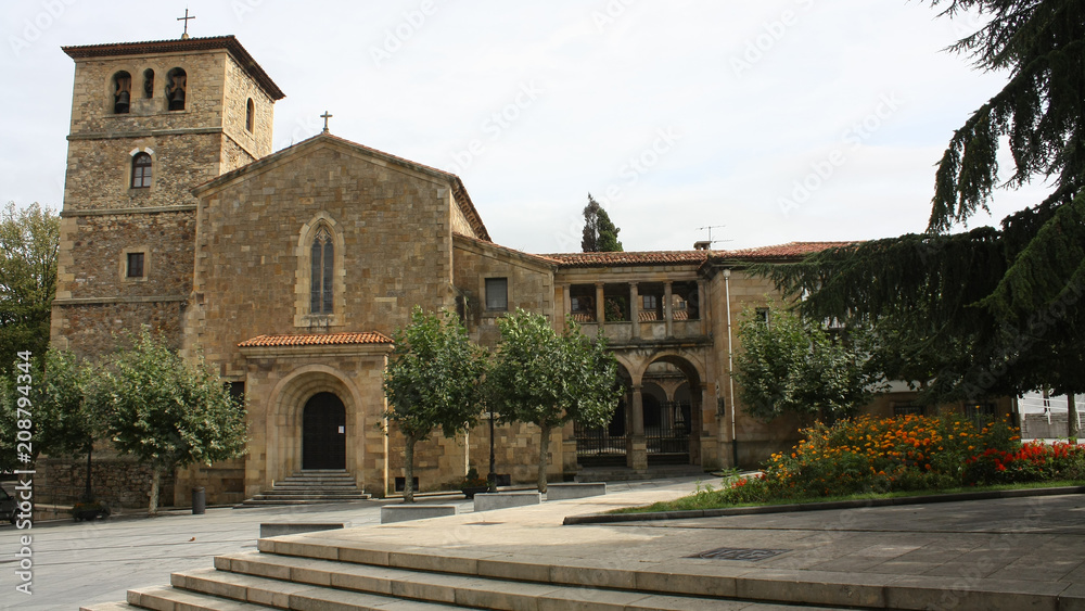 Iglesia de San Nicolás de Bari en Avilés, Asturias, España