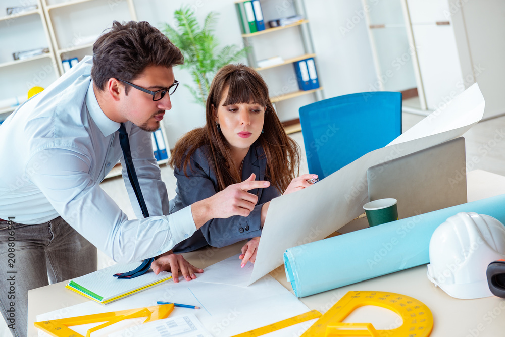 Obraz premium Engineers working on new project