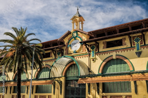 Obraz na płótnie Menton, Alte Markthalle w salonie