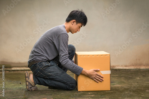 young man in the correct position paper box.