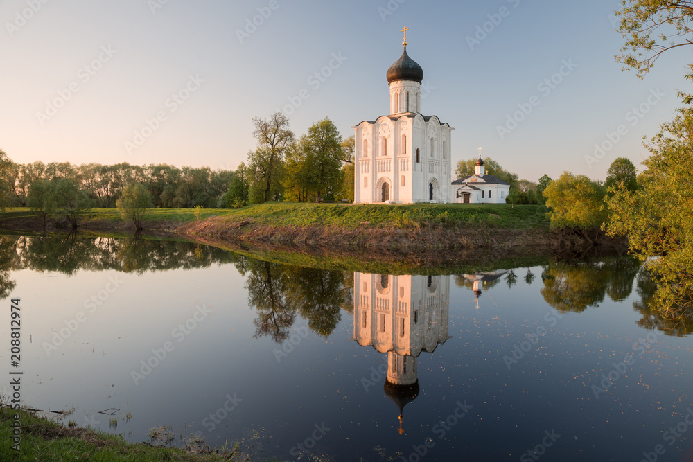 Church of Intercession on the Nerl in the evening, at sunset