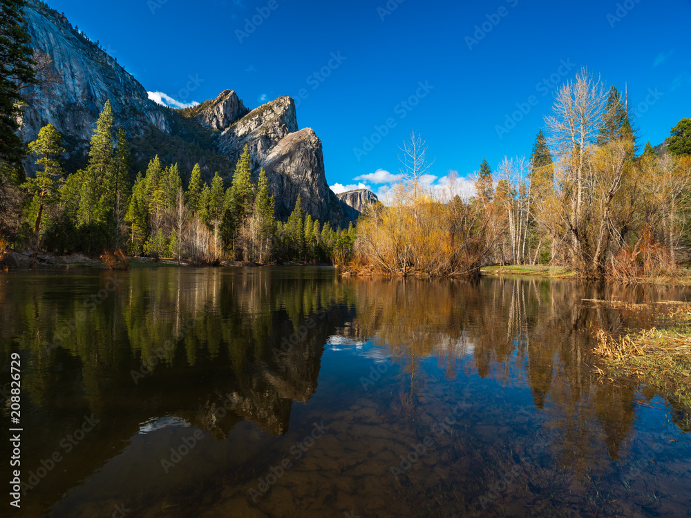 Fototapeta premium Three Brothers Reflection in Merced River