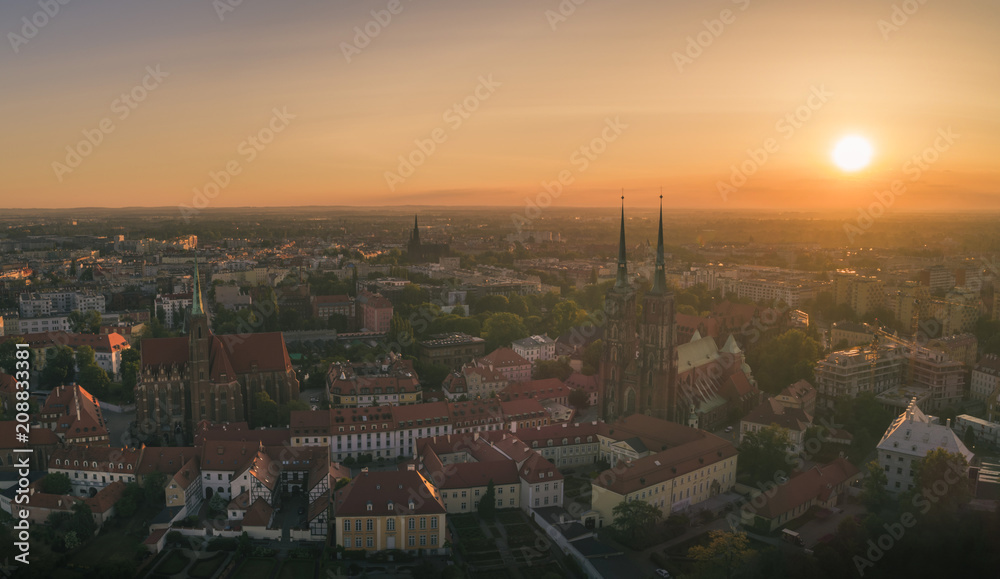 Dzień dobry Wrocław! Widok z lotu ptaka na Ostrów Tumski - Wrocław, Polska