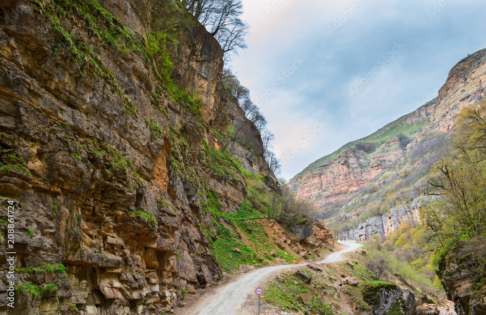 Obraz premium Narrow road in the mountains with steep slopes