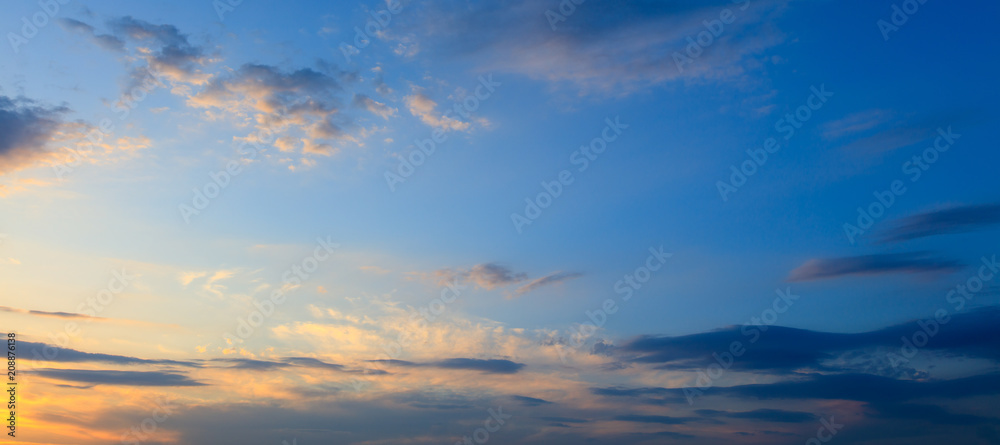 Obraz premium Clouds before the rain as a background