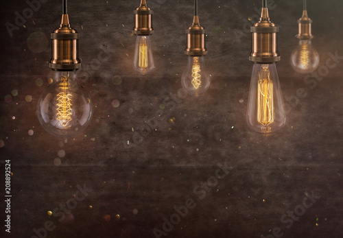 Φωτογραφία Vintage light bulbs on dark background.