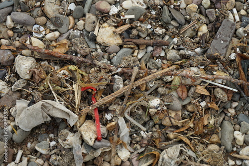 Plastikteile am Strand