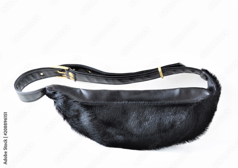 Schwarze Gürtelstasche - Bauchtasche - Felltasche - Hipster Fashion Stock  Photo | Adobe Stock