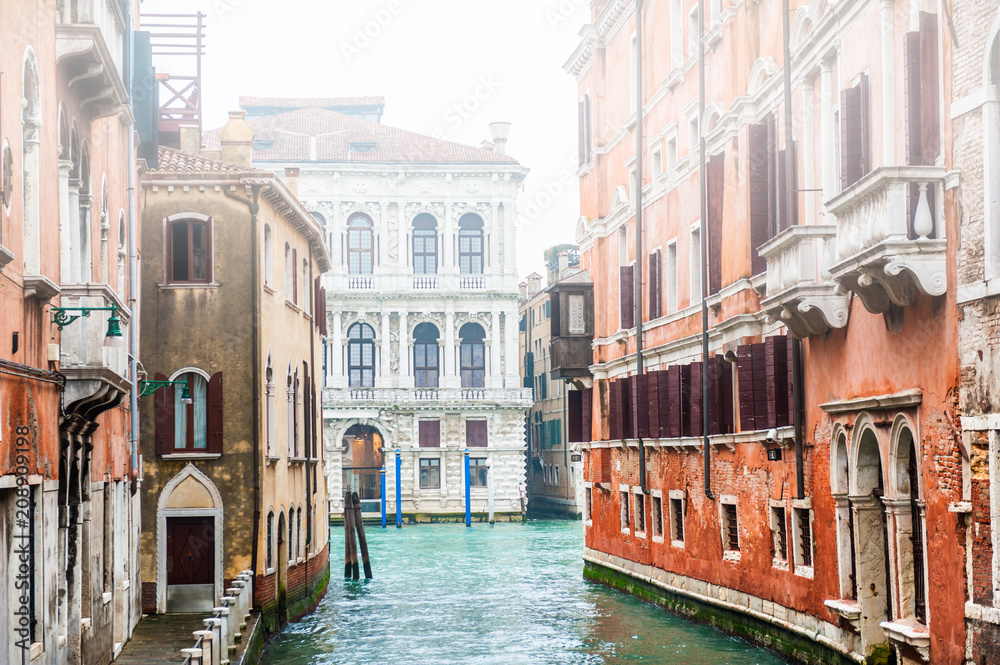 Naklejka premium Mgłowy ranek w Wenecja, Włochy.