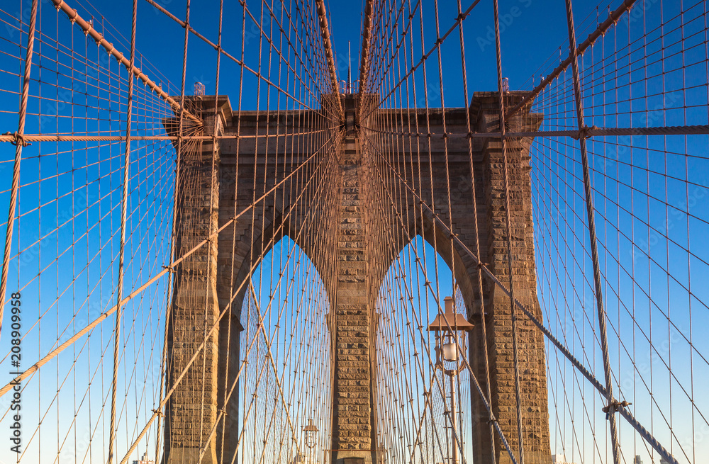 Obraz premium Brooklyn Bridge with lamp