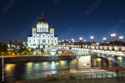 Cathedral of Christ the Savior (Khram Khrista Spasitelya) and Patriarshy bridge at night, Moscow, Russia