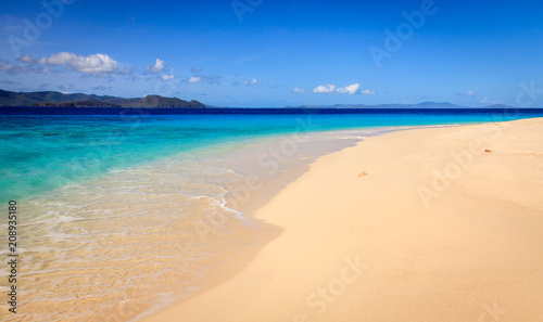 Fototapeta Naklejka Na Ścianę i Meble -  Tropical beach on an island