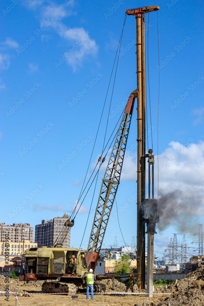 Fototapeta premium stilt piling machine