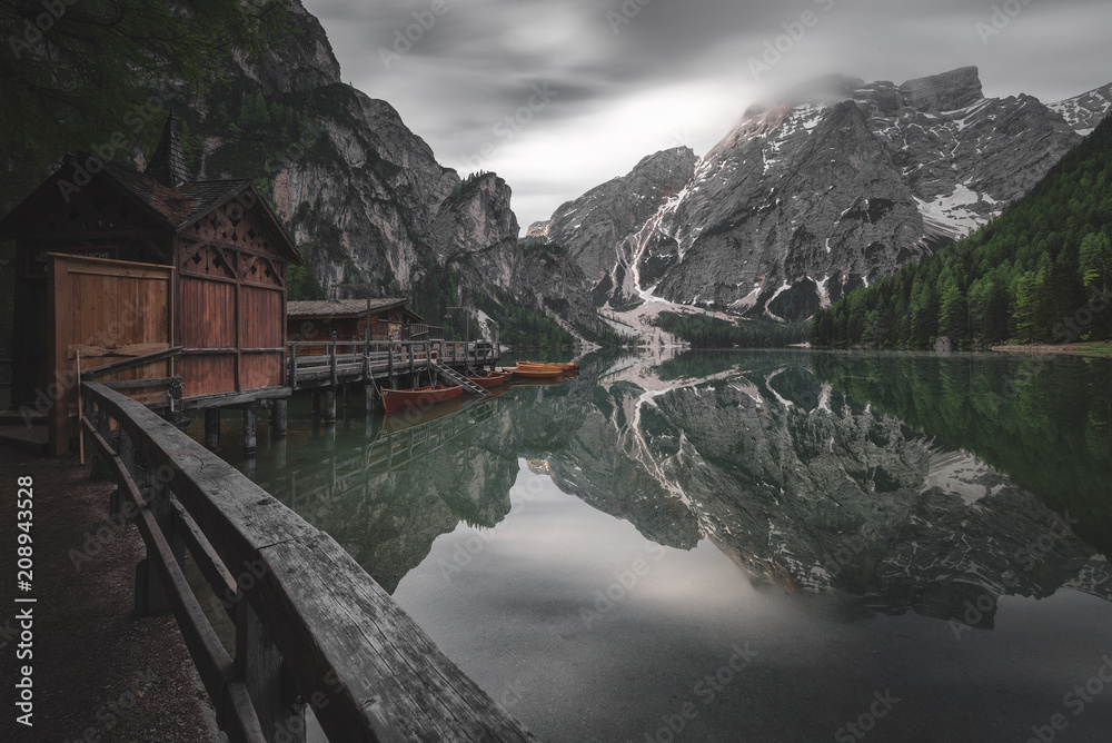 Fototapeta premium Lago di Braies, Italy