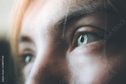 Blaue Augen und Wimpern natürlich, Blick photo