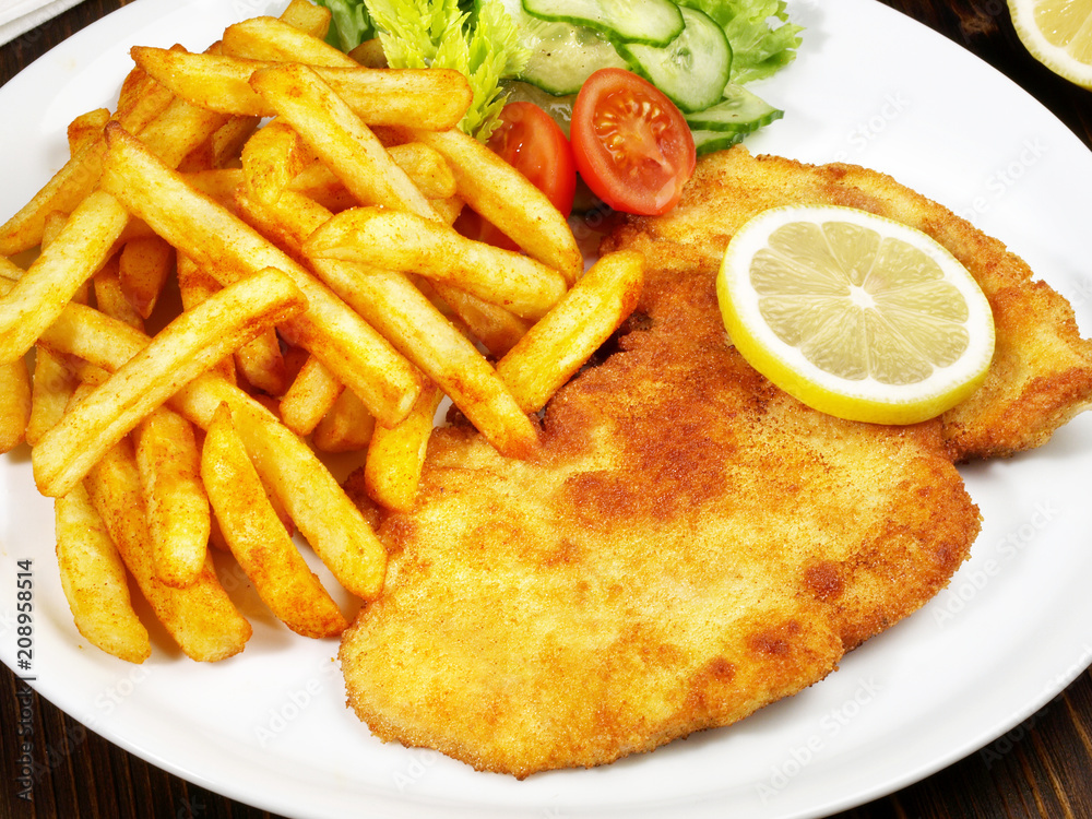 Wunschmotiv: Wiener Schnitzel mit Pommes Frites und Salat #208958514