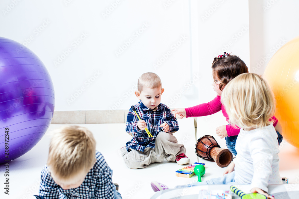 Naklejka premium The children play musical instruments