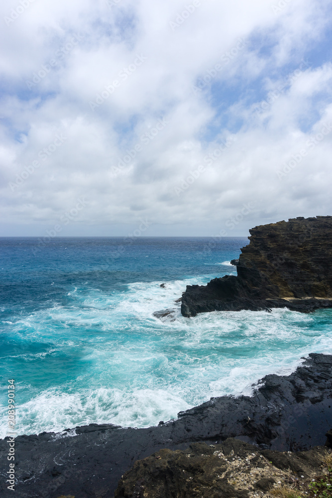 Volcanic shoreline cliffs and turquoise ocean on Oahu, Hawaii