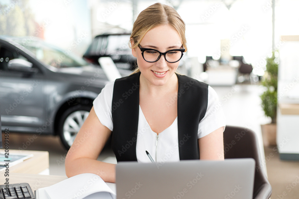 Credit specialist for a laptop concludes a contract for the purchase of a new car Credit specialist for a laptop concludes a contract for the purchase of a new car