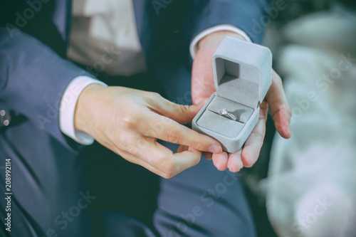 Slika na platnu Man open a diamond ring box for marry his girlfriend.