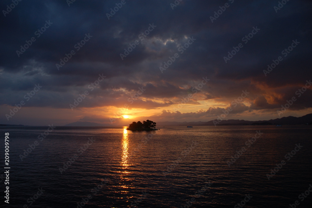  Lake Shinji to be illuminated in the sunset