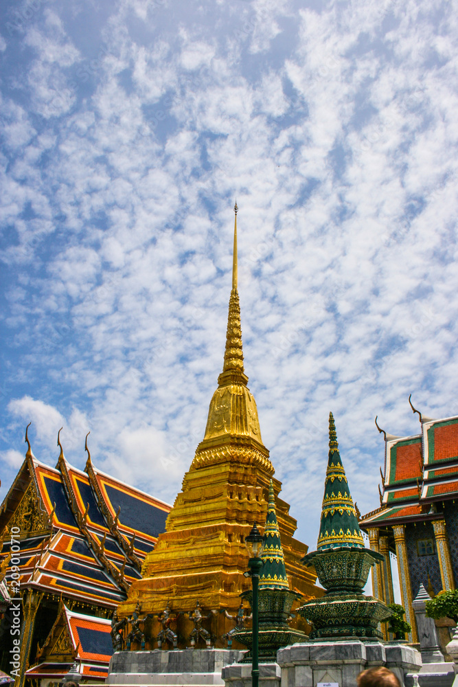 Fototapeta premium Golden Pagoda and unique Thai style architecture in Bangkok.