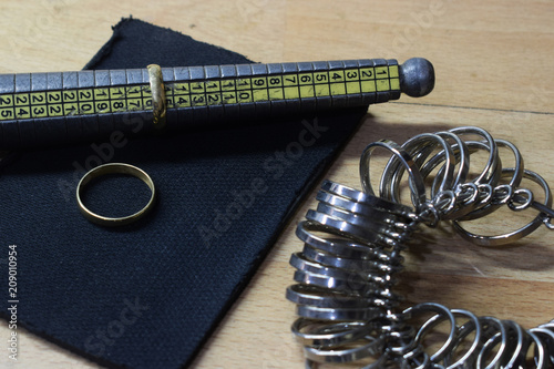 jewelry industry, tools to look at the sizes of engagement rings