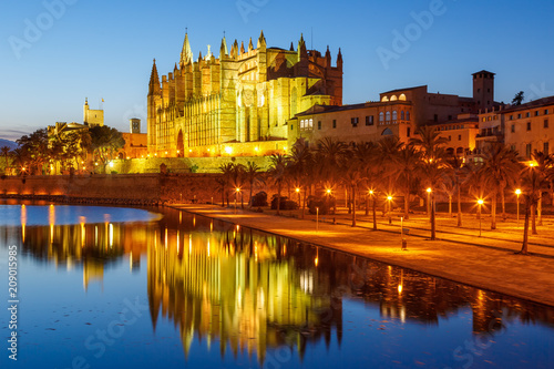 Kirche Catedral de Palma de Mallorca Kathedrale Nacht Spanien