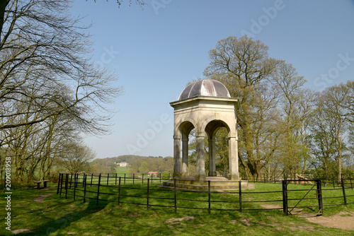 Obraz na płótnie Temple in grounds of Sheringham Hall, Norfolk w salonie