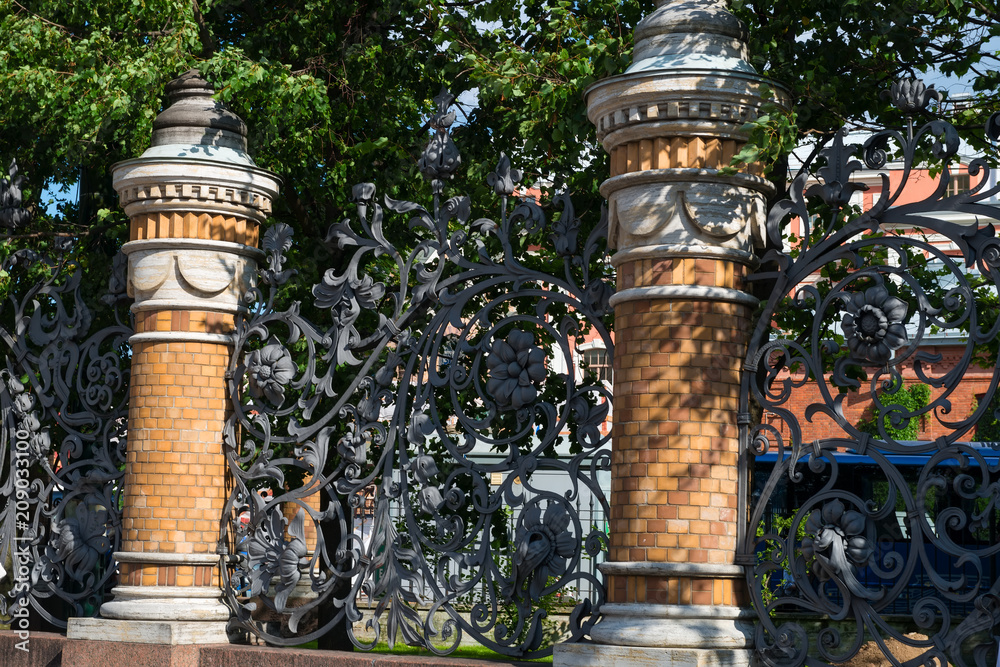 RUSSIA, SAINT PETERSBURG - AUGUST 18, 2017: Lattice of the artistic patterned part of the Fence of the Mikhailovsky Garden RUSSIA, SAINT PETERSBURG - AUGUST 18, 2017: Lattice of the artistic patterned part of the Fence of the Mikhailovsky Garden