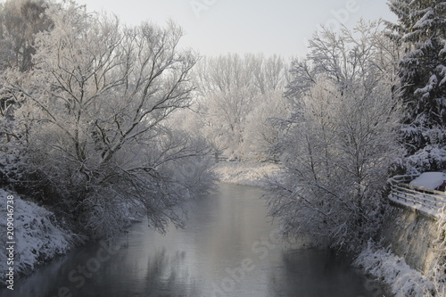 Fluss im Winter © Laura
