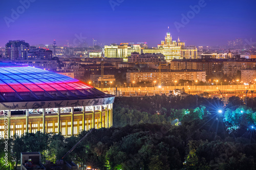 Вид на ночные Лужники и высотку на Котельнической набережной в Москве View of Luzhniki and high-rise
