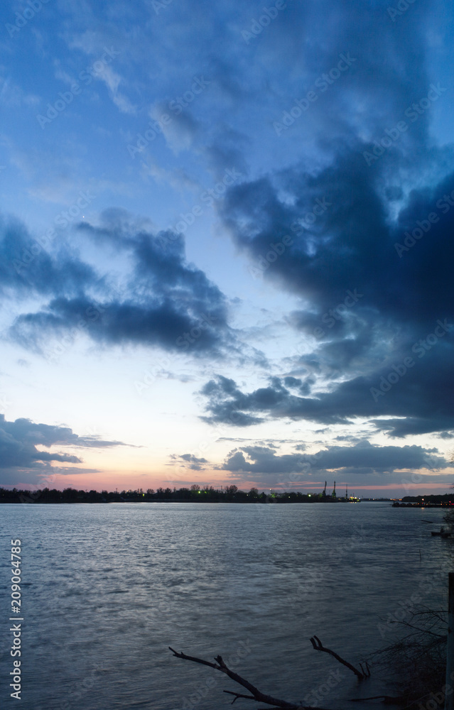 Obraz premium Sunset at Volga river