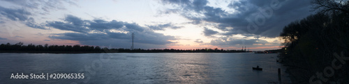 Sunset at Volga river © Platon Haritonov