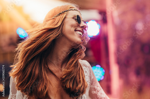 Obraz na płótnie Beautiful hippie woman enjoying at music festival