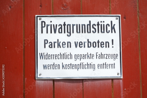 Schild Privatgrundstück, Parken verboten !