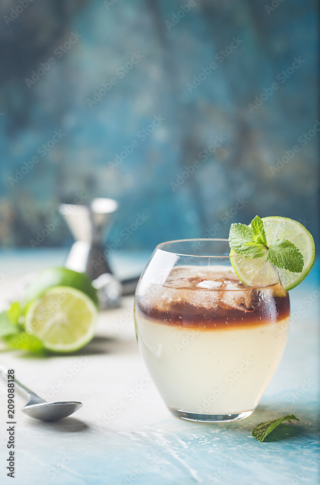 Refreshing layer cocktail Refreshing layer cocktail