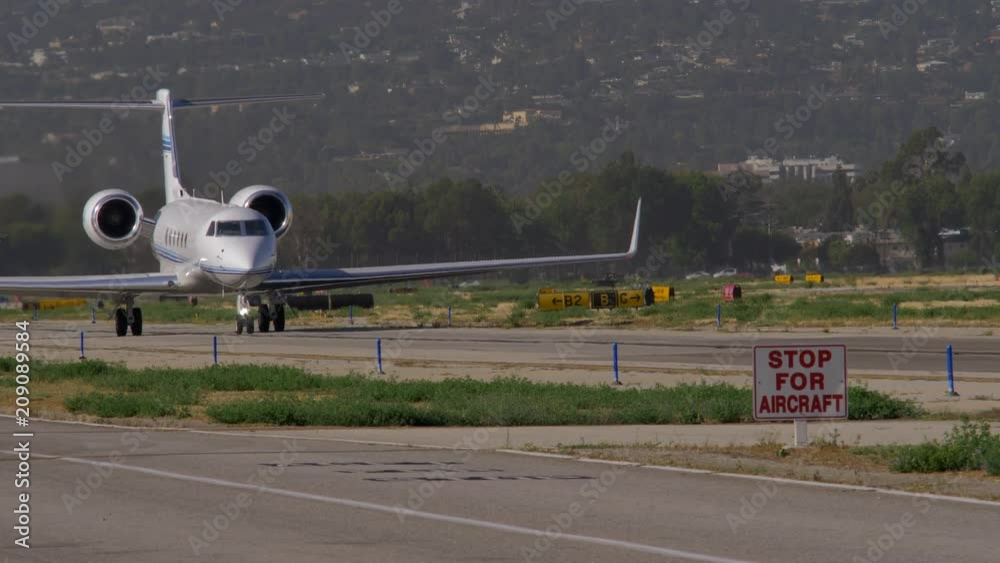 EXECUTIVE JET TAXIING DOWN THE TARMAC., IN 4K.